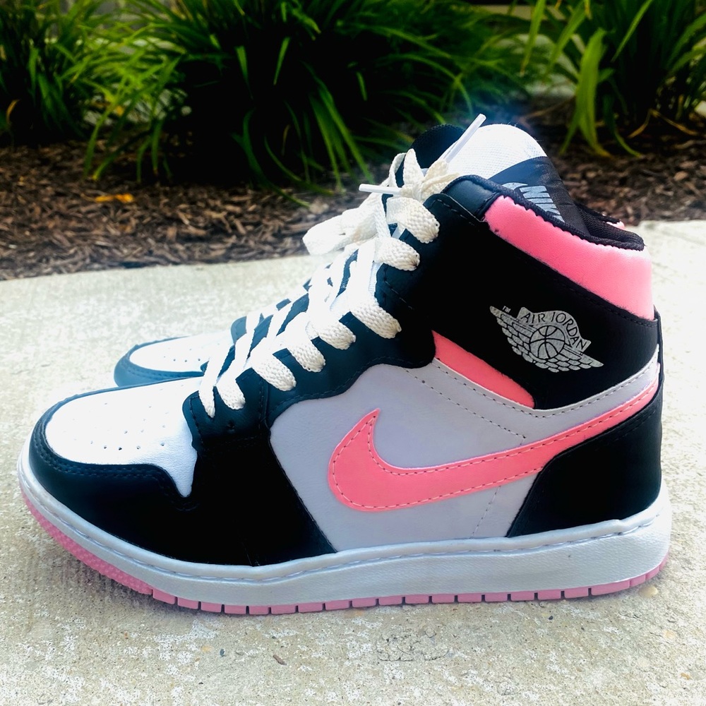 BLACK WHITE & PINK NIKE JORDAN 1 MIDS